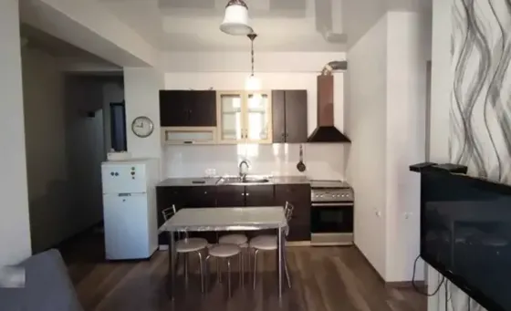 იყიდება 2 ოთახიანი ბინას 45მ² 2/5 სართ თბილისი