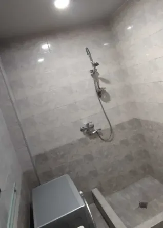 იყიდება 2 ოთახიანი ბინას 45მ² 2/5 სართ თბილისი