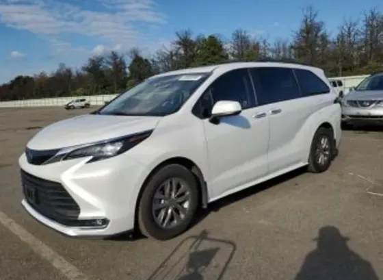 Toyota Sienna 2.5L 2024 Тбилиси