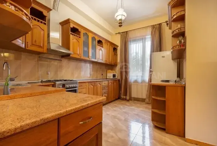 ქირავდება სახლი 900м² თბილისი - photo 4