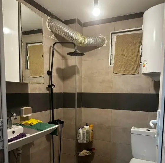 იყიდება 2 ოთახიანი ბინას 40მ² 1/5 სართ თბილისი