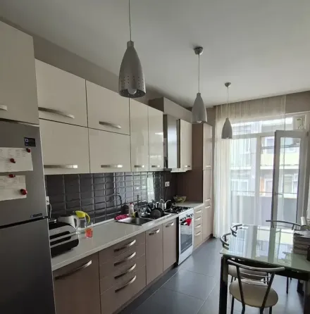 იყიდება 3 ოთახიანი ბინას 84მ² 5/7 სართ თბილისი