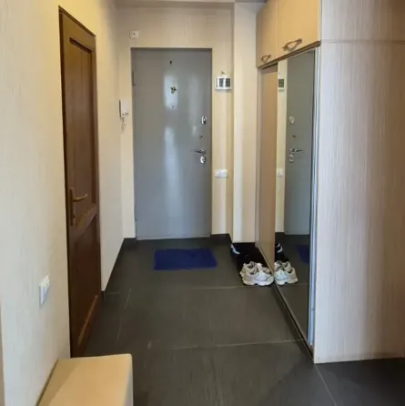 იყიდება 3 ოთახიანი ბინას 84მ² 5/7 სართ თბილისი