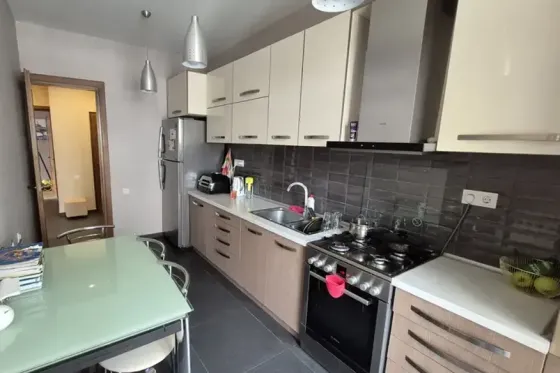 იყიდება 3 ოთახიანი ბინას 84მ² 5/7 სართ თბილისი