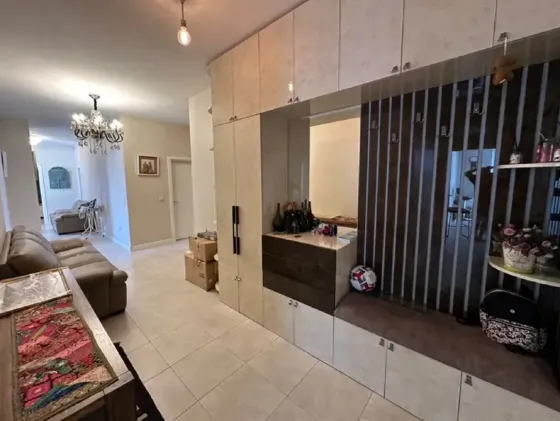 იყიდება 7+ ოთახიანი ბინას 210მ² 9/10 სართ თბილისი