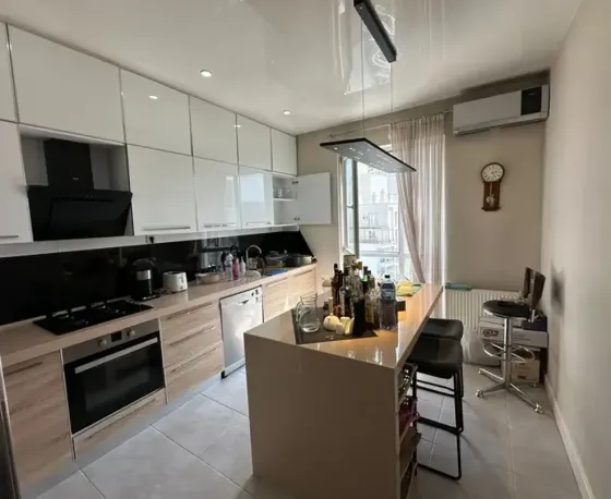 იყიდება 7+ ოთახიანი ბინას 210მ² 9/10 სართ თბილისი