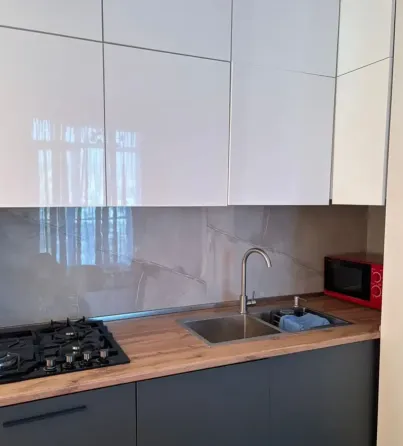 იყიდება 2 ოთახიანი ბინას 56მ² 15/15 სართ თბილისი