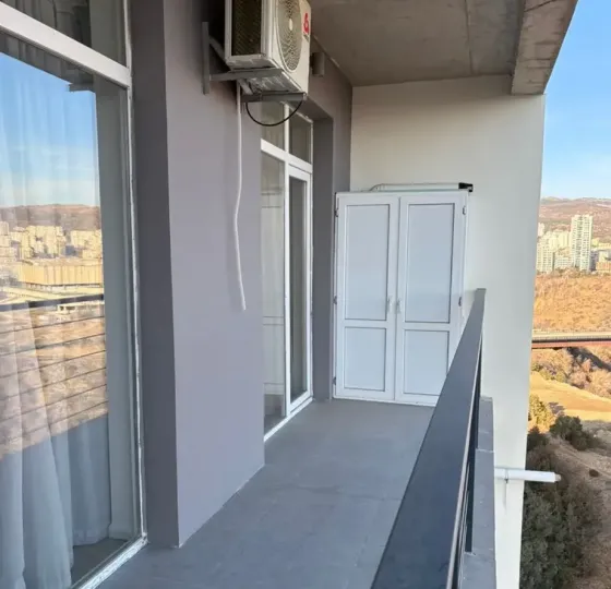 იყიდება 2 ოთახიანი ბინას 56მ² 15/15 სართ თბილისი