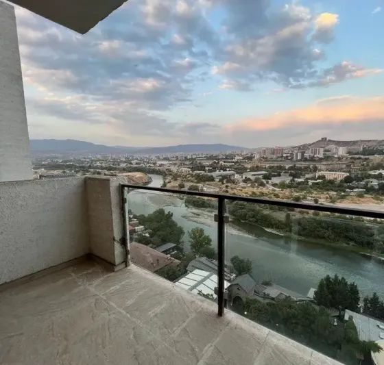 იყიდება 3 ოთახიანი ბინას 68.6მ² 16/16 სართ თბილისი