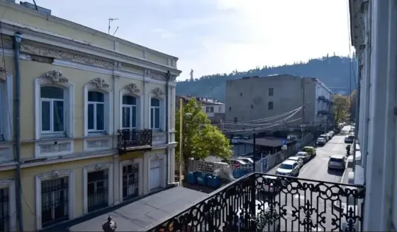 Сдам 3-комн. квартиру 80м² 3/3 эт. Тбилиси