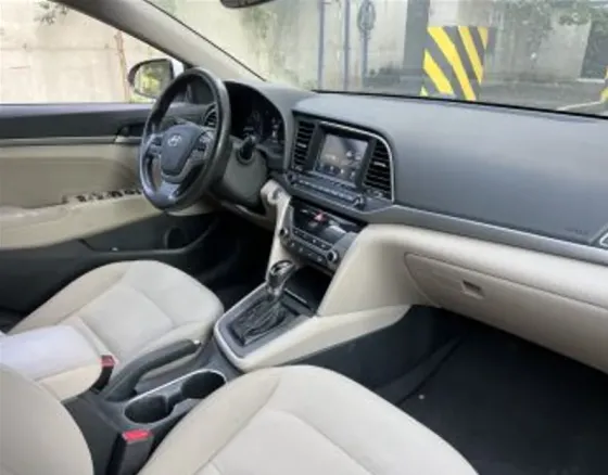 Hyundai Elantra 2017 თბილისი