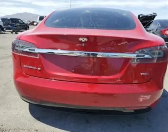 Tesla Model S 2016 Тбилиси
