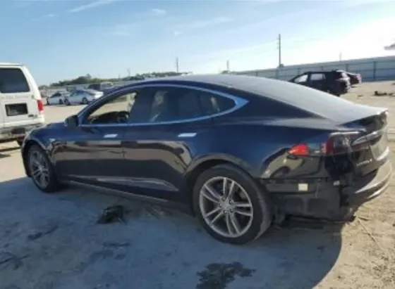 Tesla Model S 2015 Тбилиси