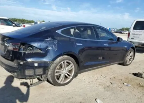 Tesla Model S 2015 Тбилиси