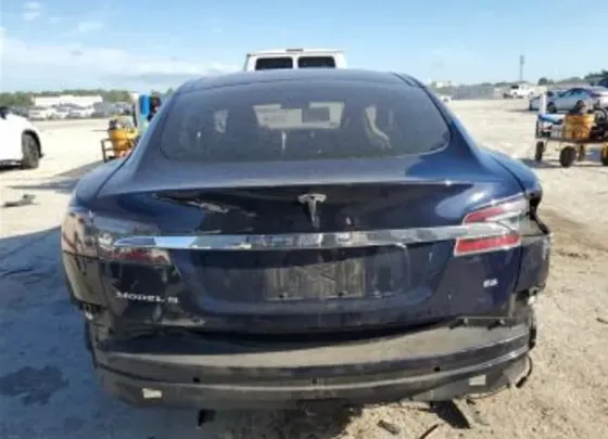 Tesla Model S 2015 Тбилиси