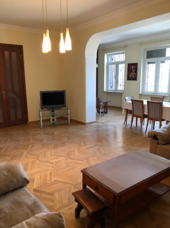 Сдам 5-комн. квартиру 170м² 3/5 эт. Тбилиси