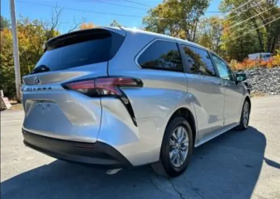 Toyota Sienna 2.5L 2021 Тбилиси