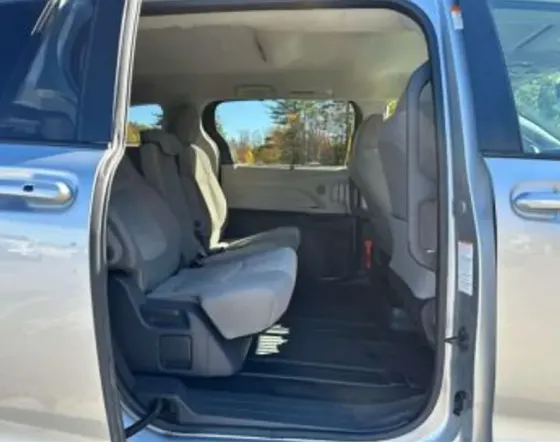 Toyota Sienna 2.5L 2021 Тбилиси