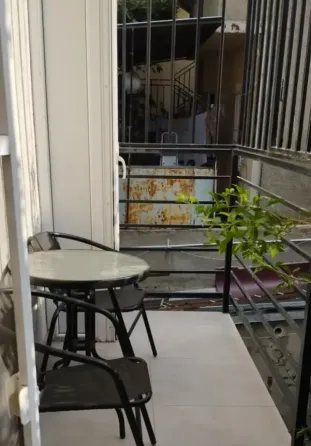 იყიდება 2 ოთახიანი ბინას 45მ² 2/6 სართ თბილისი