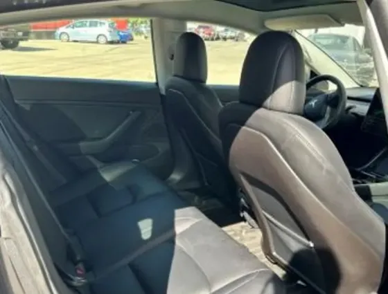 Tesla Model 3 2019 Тбилиси