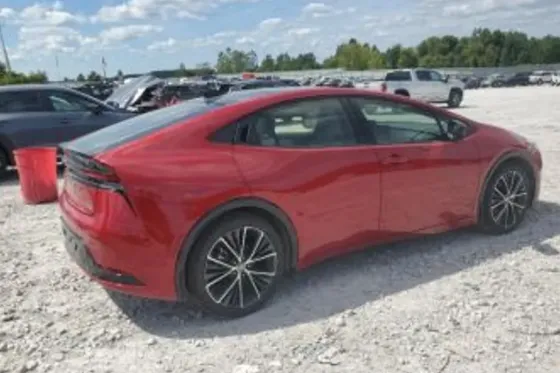 Toyota Prius 2L 2024 Тбилиси