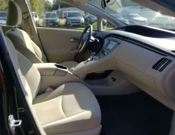 Toyota Prius 1.8L 2014 Тбилиси