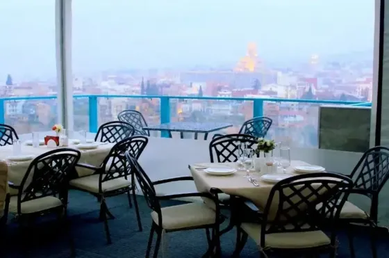 10+ room hotel for rent in Abanotubani Tbilisi