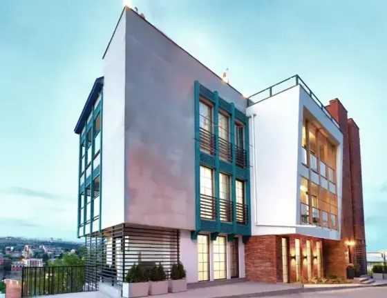 10+ room hotel for rent in Abanotubani Tbilisi