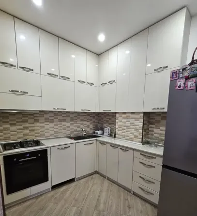 იყიდება 3 ოთახიანი ბინას 68მ² 10/14 სართ თბილისი