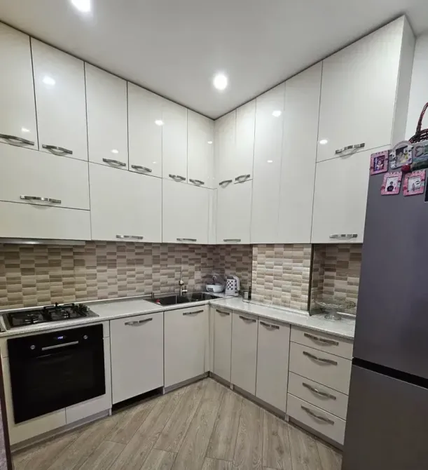 იყიდება 3 ოთახიანი ბინას 68მ² 10/14 სართ თბილისი - photo 4