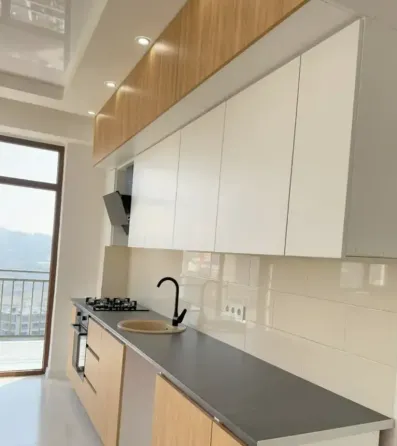 იყიდება 3 ოთახიანი ბინას 95მ² 11/17 სართ თბილისი