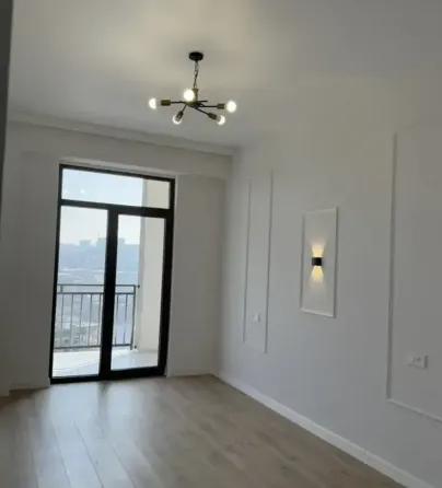 იყიდება 3 ოთახიანი ბინას 95მ² 11/17 სართ თბილისი