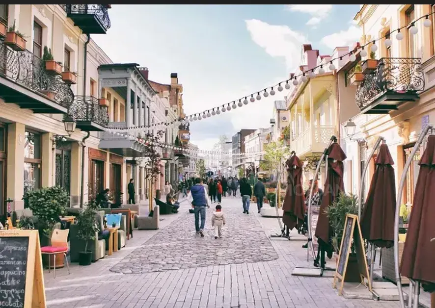 Apartments For Sale three-room 140м² 3/3 floor Tbilisi - photo 2