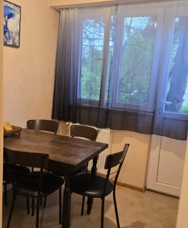 იყიდება 3 ოთახიანი ბინას 60მ² 2/8 სართ თბილისი