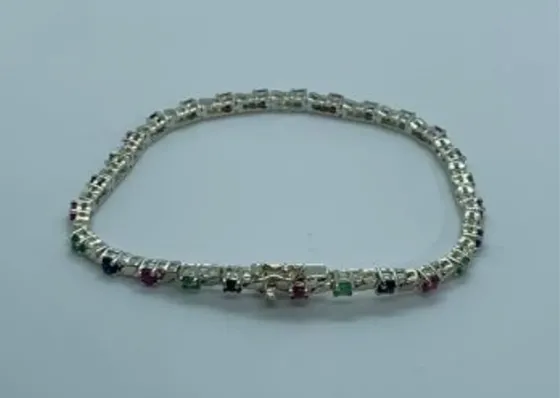 Სამაჯური ლალით, საფირონითა და ფირუზით წარმოადგენს "DBT" ბრენდის უმაღლესი ხარისხის ნაკეთობას თბილისი