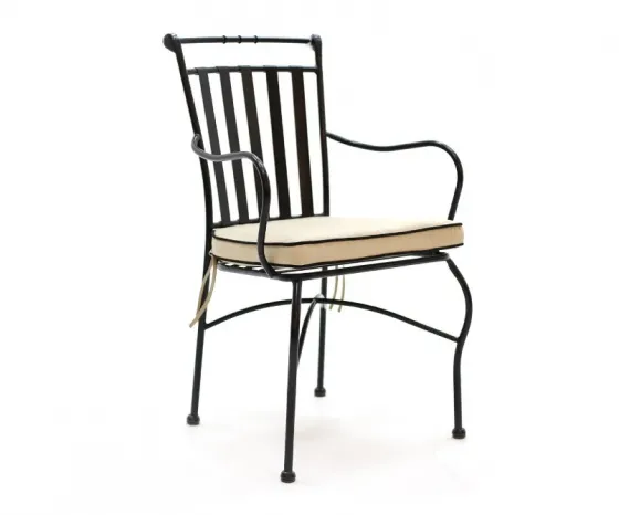 Იყიდება მეტალის შავი ფერის სკამი თბილისი