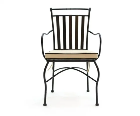 Იყიდება მეტალის შავი ფერის სკამი თბილისი