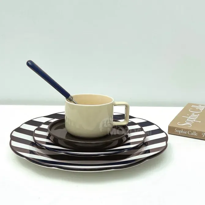 Იყიდება ყავისფერი ფაიფურის თეფში თბილისი - photo 2