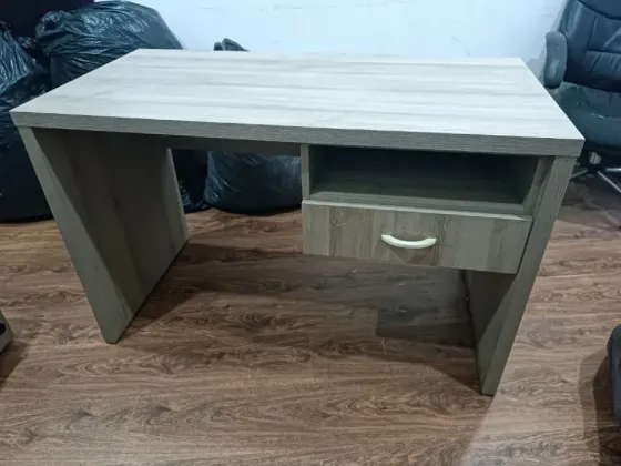 იყიდება მაგიდა 130 ლარად კარგ მდგომარეობაში თბილისი