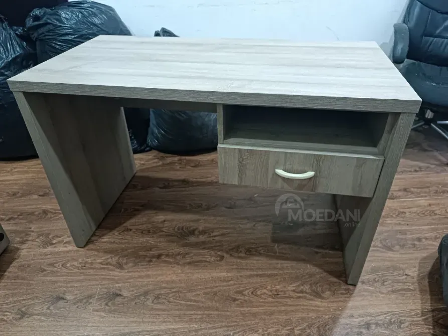 იყიდება მაგიდა 130 ლარად კარგ მდგომარეობაში თბილისი - photo 2