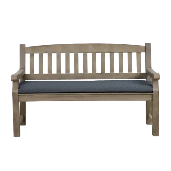 Серая деревянная скамейка Тбилиси