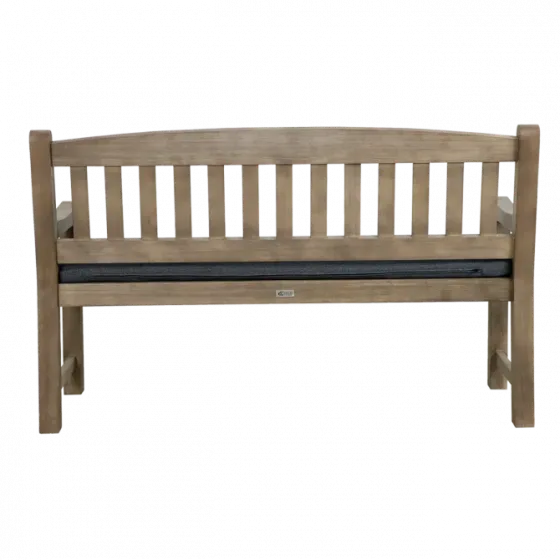 Серая деревянная скамейка Тбилиси