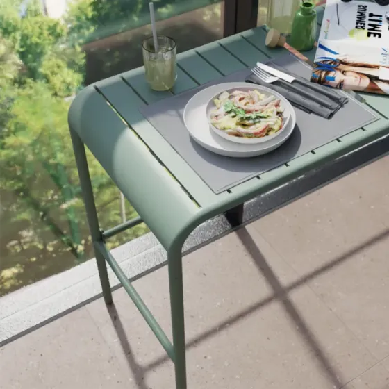 Продается зеленый стальной стол Тбилиси