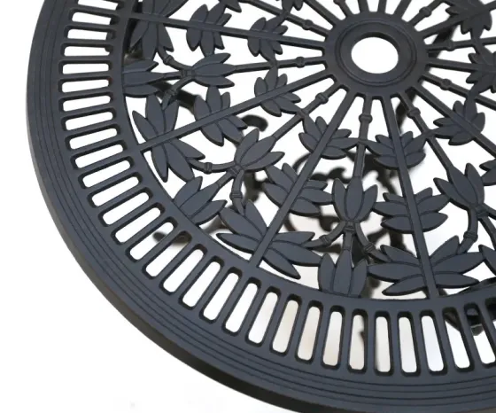 Продается черный металлический стол для патио. Тбилиси