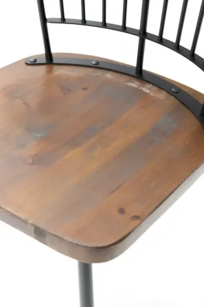 Белый деревянный стул Тбилиси