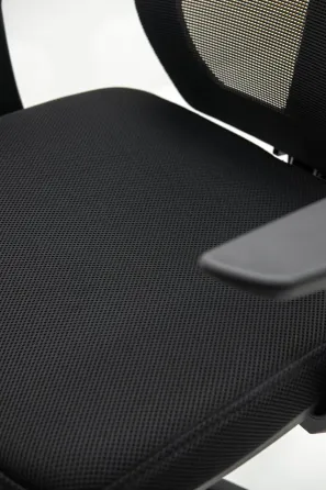 Продается черный стул на колесиках. Тбилиси