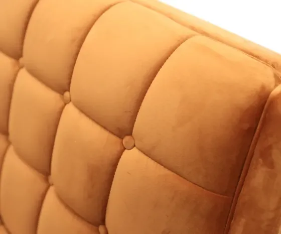 Трехместный диван с бархатной поверхностью Тбилиси