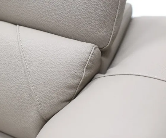 Трехместный бежевый диван с кожаной поверхностью Тбилиси