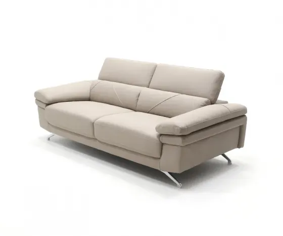 Трехместный бежевый диван с кожаной поверхностью Тбилиси