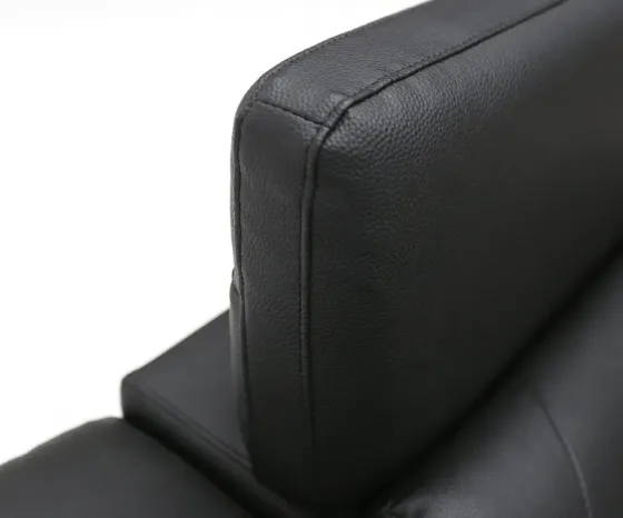 Черное кресло с обивкой из кожзаменителя Тбилиси